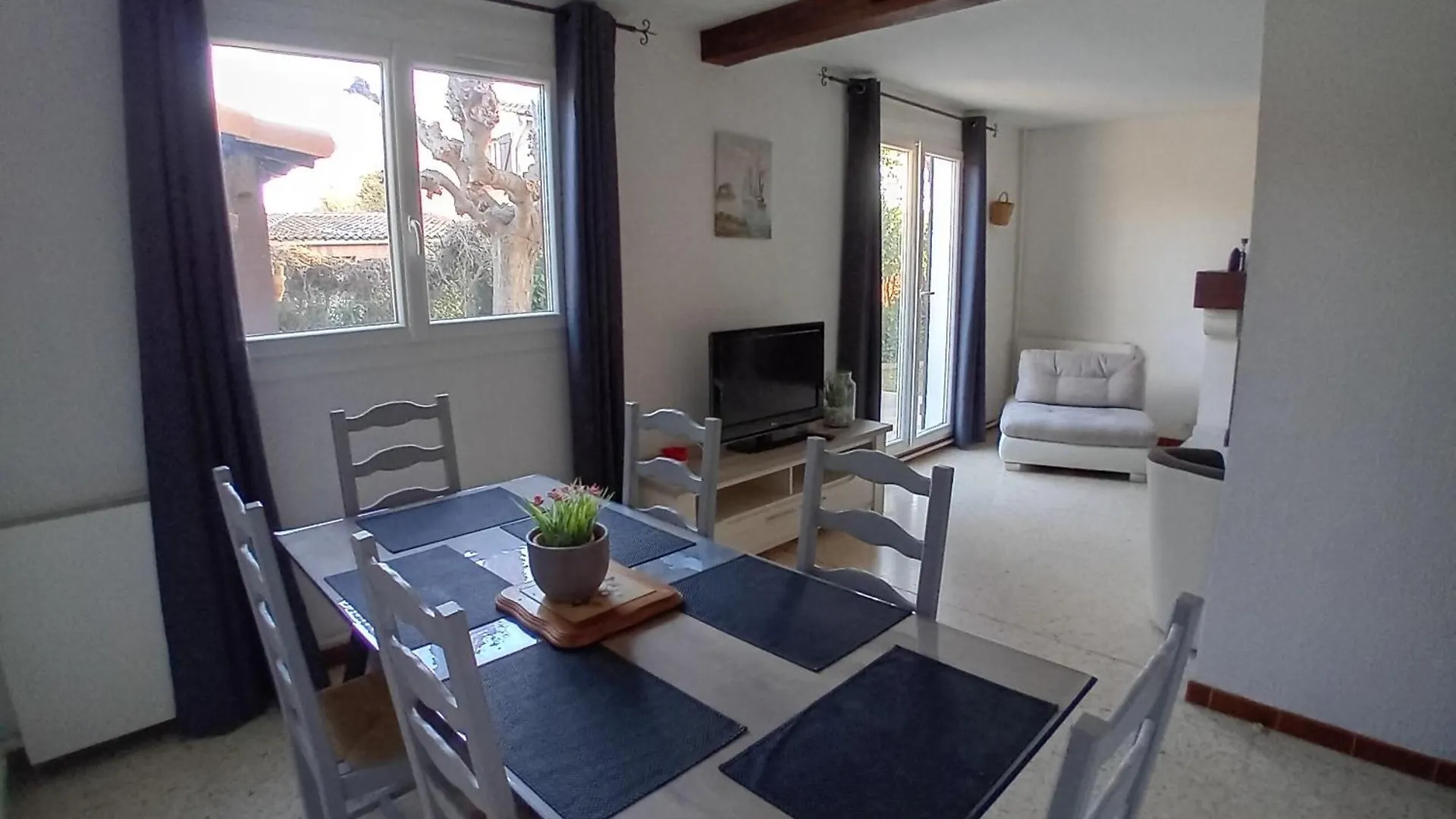 בית נופש איסטרס Gite En Provence צרפת