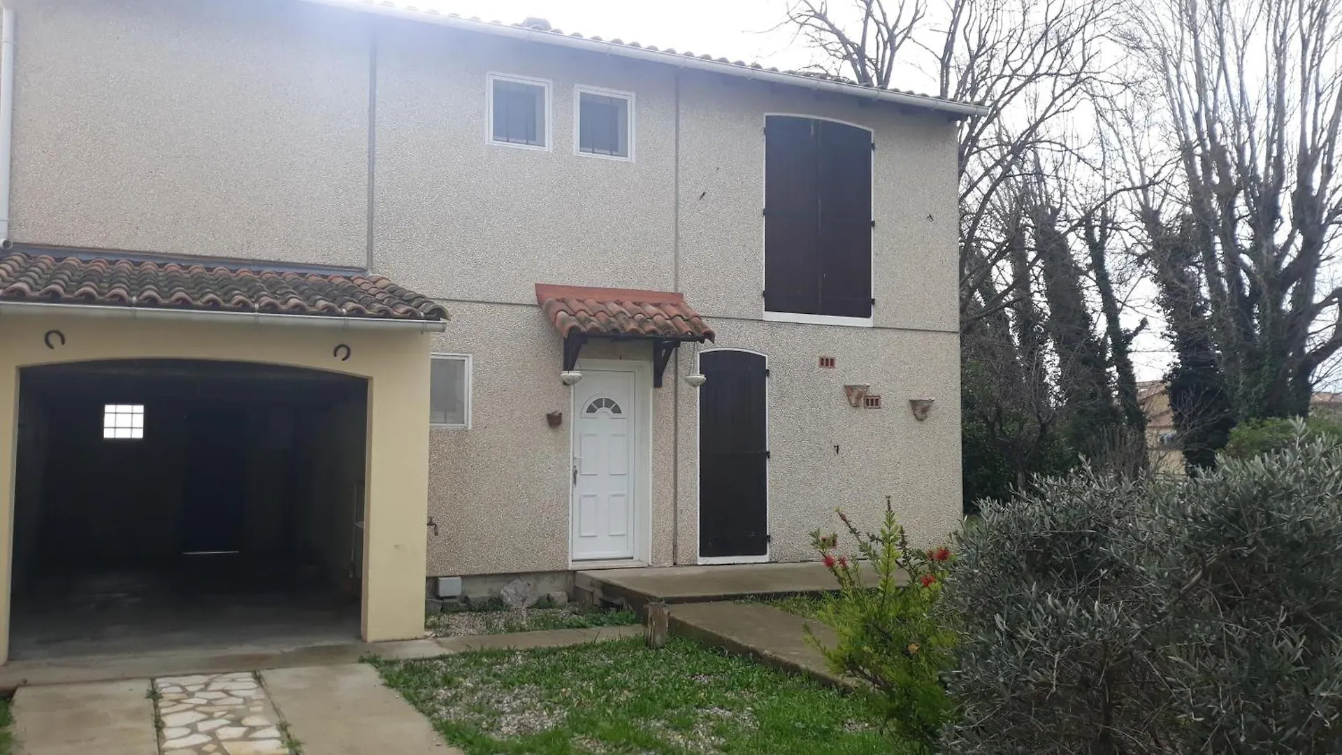 איסטרס Gite En Provence 0*,  צרפת